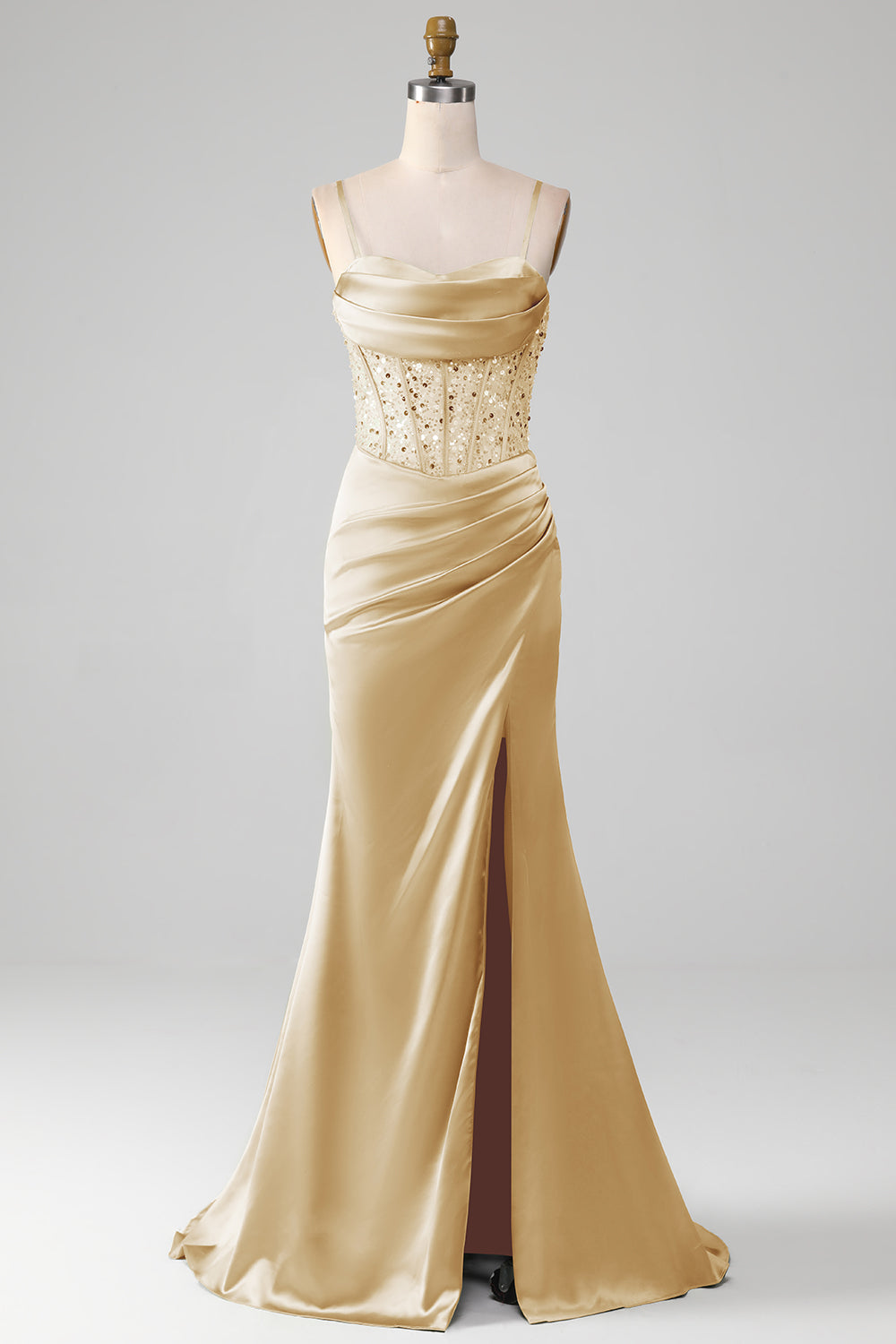 Vestido de fiesta sirena de satén verde salvia con corsé, plisados y tirantes finos
