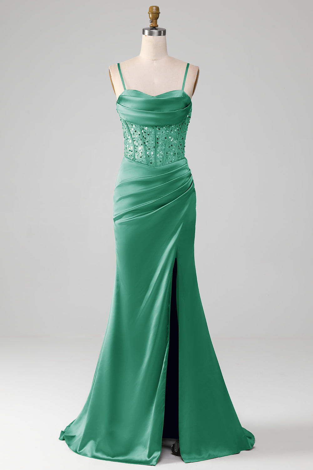 Vestido de fiesta sirena de satén verde salvia con corsé, plisados y tirantes finos