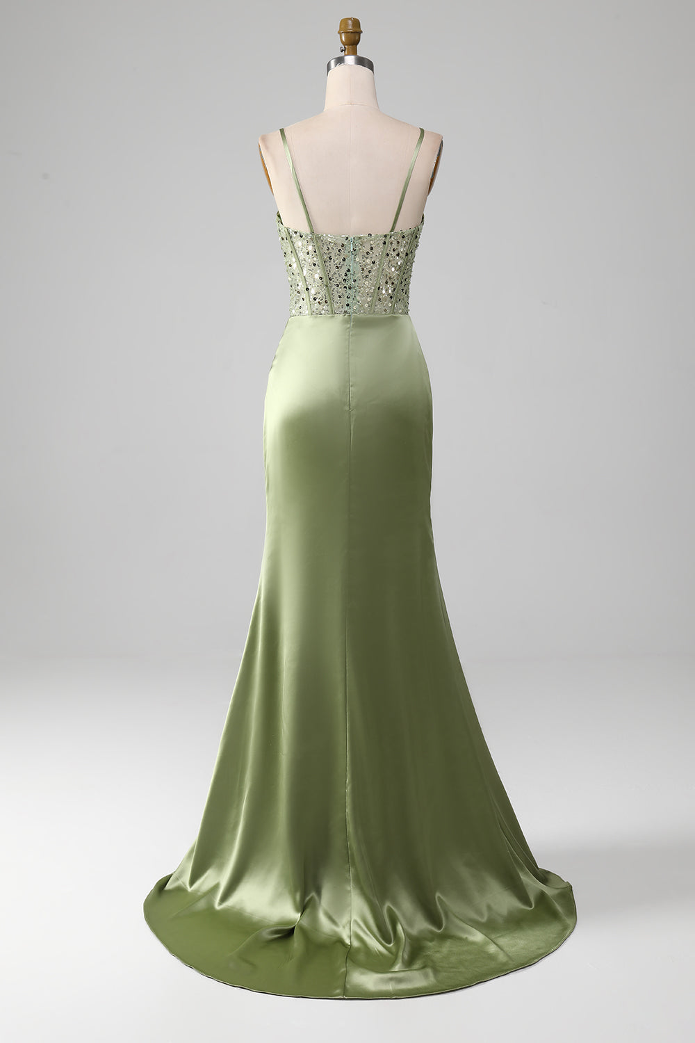 Vestido de fiesta sirena de satén verde salvia con corsé, plisados y tirantes finos